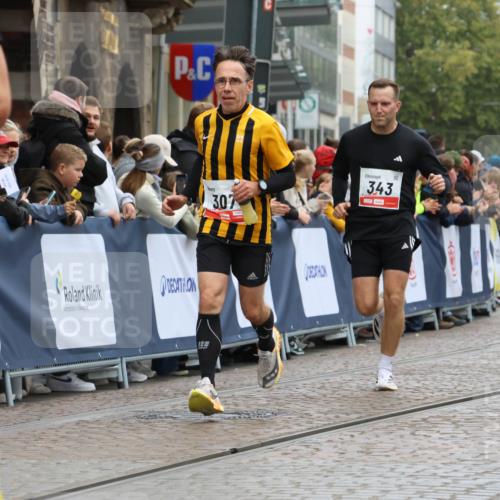 05.10.2025 - 20. swb-Marathon Bremen Strokosch-Dieckow http://msf.ph/oto/9257101 05.10.2025 12:54:42 Ziel 307, 343, 673, 1338, 1837 meine-sportfotos.de