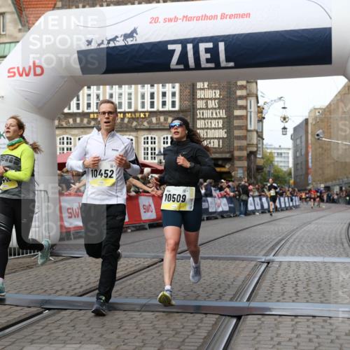 05.10.2025 - 20. swb-Marathon Bremen Yannick Fuchs http://msf.ph/oto/9257106 05.10.2025 10:47:07 Ziel 9413, 10452, 10509, 10750, 10789, 11189 meine-sportfotos.de