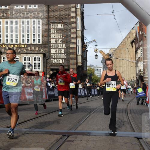 05.10.2025 - 20. swb-Marathon Bremen Yannick Fuchs http://msf.ph/oto/9257107 05.10.2025 10:55:44 Ziel 7165, 9195, 9197, 9492, 9720, 9856, 10107, 10111, 10195, 10262, 10475, 10745, 10755, 10757, 10909, 11197, 11588 meine-sportfotos.de