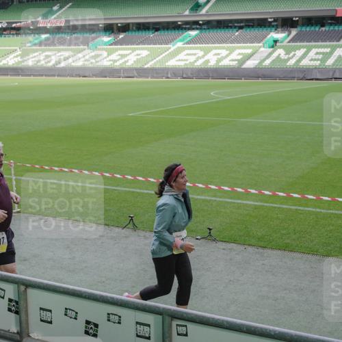 05.10.2025 - 20. swb-Marathon Bremen Michael Burmester http://msf.ph/oto/9257115 05.10.2025 10:44:47 Laufen im Stadion 7007, 7109, 7110, 8476, 8844, 9012, 9242, 9264, 9303, 9342, 9441, 9453, 9479, 9567, 9572, 9631, 9667, 9756, 9767, 9768, 9899, 9948, 9970, 10114, 10115, 10190, 10273, 10282, 10292, 10339, 10340, 10355, 10364, 10379, 10622, 10647, 10665, 10842, 10846, 10957, 10984, 11060, 11072, 11085, 11117, 11118, 11139, 11252, 11264, 11293, 11318, 11367, 11375, 11378, 11381, 11385, 11407, 11448, 11544, 11557, 11560, 11568, 11635, 9011, 9373, 9374, 9386, 9470, 10036 meine-sportfotos.de