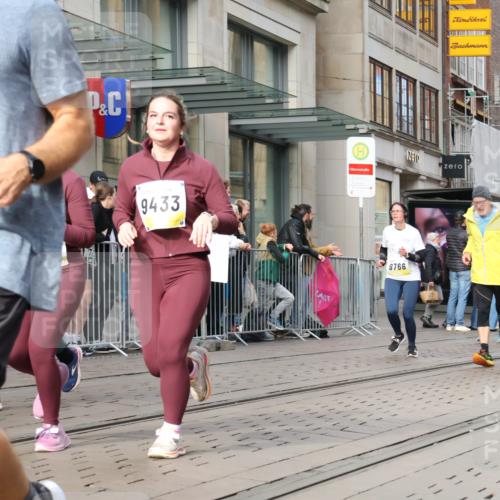 05.10.2025 - 20. swb-Marathon Bremen Strokosch-Dieckow http://msf.ph/oto/9257124 05.10.2025 10:58:10 Ziel 7077, 7163, 8585, 9174, 9359, 9370, 9430, 9433, 9462, 9472, 9529, 9608, 9622, 9714, 9766, 9820, 9913, 10049, 10055, 10084, 10261, 10285, 10368, 10408, 10513, 10527, 10586, 10591, 10679, 10786, 10871, 10936, 10988, 11049, 11078, 11181, 11184, 11291, 11495, 11591, 11700, 11724, 7077, 7163, 8585, 9174, 9359, 9370, 9430, 9433, 9462, 9472, 9529, 9608, 9622, 9714, 9766, 9820, 9913, 10049, 10055, 10084, 10261, 10285, 10368, 10408, 10513, 10527, 10586, 10591, 10679, 10786 meine-sportfotos.de