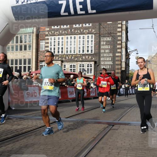 05.10.2025 - 20. swb-Marathon Bremen Yannick Fuchs http://msf.ph/oto/9257127 05.10.2025 10:55:44 Ziel 7165, 9195, 9197, 9492, 9720, 9856, 10107, 10111, 10195, 10262, 10475, 10745, 10755, 10757, 10909, 11197, 11588 meine-sportfotos.de