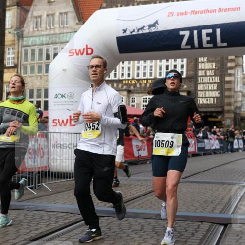 05.10.2025 - 20. swb-Marathon Bremen Yannick Fuchs http://msf.ph/oto/9257129 05.10.2025 10:47:07 Ziel 9413, 10452, 10509, 10750, 10789, 11189 meine-sportfotos.de