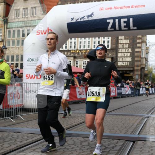 05.10.2025 - 20. swb-Marathon Bremen Yannick Fuchs http://msf.ph/oto/9257138 05.10.2025 10:47:07 Ziel 9413, 10452, 10509, 10750, 10789, 11189 meine-sportfotos.de
