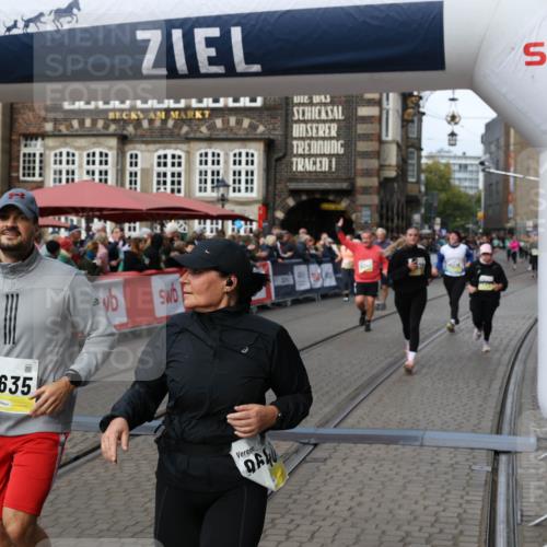 05.10.2025 - 20. swb-Marathon Bremen Yannick Fuchs http://msf.ph/oto/9257154 05.10.2025 11:16:17 Ziel 7109, 9640, 9679, 10220, 10340, 10564, 10635, 11331, 11378 meine-sportfotos.de