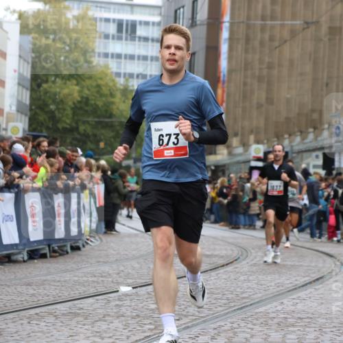 05.10.2025 - 20. swb-Marathon Bremen Strokosch-Dieckow http://msf.ph/oto/9257183 05.10.2025 12:54:45 Ziel 307, 343, 673, 1837, 1849, 7999 meine-sportfotos.de