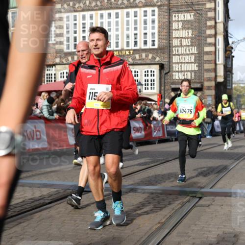 05.10.2025 - 20. swb-Marathon Bremen Yannick Fuchs http://msf.ph/oto/9257193 05.10.2025 10:55:46 Ziel 7165, 9195, 9197, 9492, 9720, 10088, 10107, 10195, 10262, 10475, 10745, 10755, 10757, 10909, 11081, 11586, 11588 meine-sportfotos.de