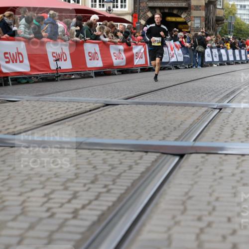 05.10.2025 - 20. swb-Marathon Bremen Yannick Fuchs http://msf.ph/oto/9257195 05.10.2025 10:47:10 Ziel 9413, 9562, 10452, 10509, 10789 meine-sportfotos.de