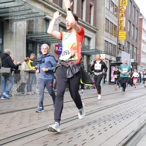 05.10.2025 - 20. swb-Marathon Bremen Strokosch-Dieckow http://msf.ph/oto/9257199 05.10.2025 10:58:16 Ziel 7163, 8585, 9346, 9359, 9370, 9430, 9433, 9472, 9529, 9540, 9622, 9714, 9766, 9820, 9913, 10049, 10055, 10084, 10261, 10263, 10285, 10408, 10513, 10527, 10561, 10586, 10591, 10679, 10871, 10936, 10988, 11078, 11181, 11291, 11591, 11651, 11700, 7163, 8585, 9346, 9359, 9370, 9430, 9433, 9472, 9529, 9540, 9622, 9714, 9766, 9820, 9913, 10049, 10055, 10084, 10261, 10263, 10285, 10408, 10513, 10527, 10561, 10586, 10591, 10679, 11651 meine-sportfotos.de