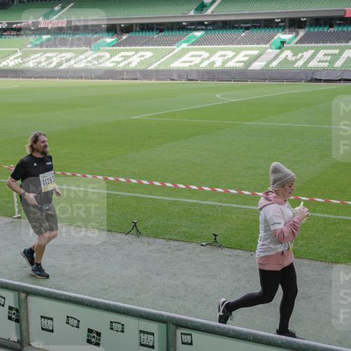 05.10.2025 - 20. swb-Marathon Bremen Michael Burmester http://msf.ph/oto/9257207 05.10.2025 10:44:50 Laufen im Stadion 7007, 7109, 7110, 8476, 8844, 9012, 9242, 9264, 9303, 9342, 9441, 9479, 9567, 9572, 9631, 9667, 9756, 9767, 9768, 9899, 9948, 9970, 10114, 10115, 10190, 10273, 10282, 10292, 10339, 10340, 10355, 10364, 10379, 10622, 10647, 10665, 10671, 10752, 10808, 10842, 10846, 10957, 10984, 11060, 11072, 11085, 11117, 11118, 11139, 11252, 11264, 11293, 11318, 11367, 11375, 11378, 11385, 11407, 11448, 11544, 11557, 11560, 11568, 11635, 9011, 9373, 9374, 9386, 9453, 9470 meine-sportfotos.de