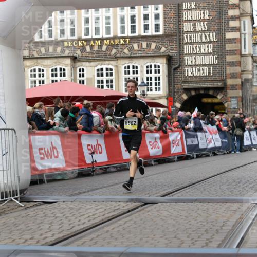 05.10.2025 - 20. swb-Marathon Bremen Yannick Fuchs http://msf.ph/oto/9257209 05.10.2025 10:47:11 Ziel 9413, 9562, 10452, 10509, 10789 meine-sportfotos.de