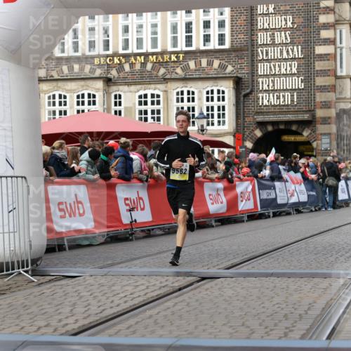 05.10.2025 - 20. swb-Marathon Bremen Yannick Fuchs http://msf.ph/oto/9257220 05.10.2025 10:47:11 Ziel 9413, 9562, 10452, 10509, 10789 meine-sportfotos.de
