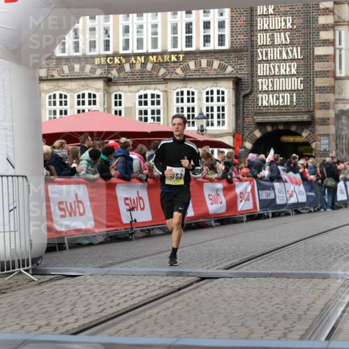 05.10.2025 - 20. swb-Marathon Bremen Yannick Fuchs http://msf.ph/oto/9257227 05.10.2025 10:47:11 Ziel 9413, 9562, 10452, 10509, 10789 meine-sportfotos.de