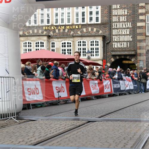 05.10.2025 - 20. swb-Marathon Bremen Yannick Fuchs http://msf.ph/oto/9257237 05.10.2025 10:47:11 Ziel 9413, 9562, 10452, 10509, 10789 meine-sportfotos.de