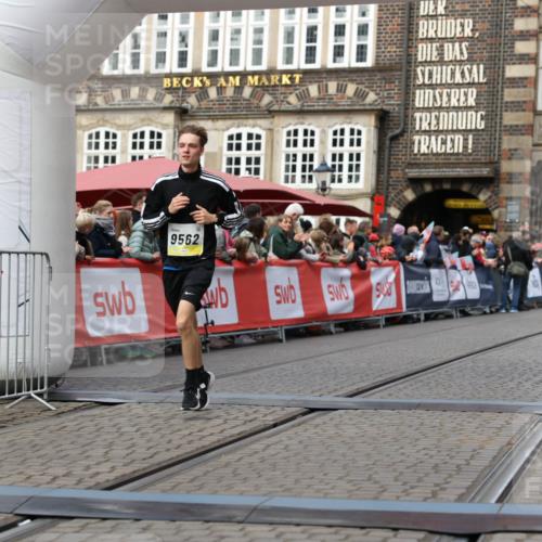 05.10.2025 - 20. swb-Marathon Bremen Yannick Fuchs http://msf.ph/oto/9257264 05.10.2025 10:47:12 Ziel 9413, 9562, 10452, 10509, 10789 meine-sportfotos.de