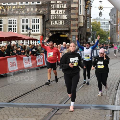 05.10.2025 - 20. swb-Marathon Bremen Yannick Fuchs http://msf.ph/oto/9257275 05.10.2025 11:16:19 Ziel 7109, 9640, 9679, 10220, 10339, 10340, 10564, 10635, 11331, 11378 meine-sportfotos.de