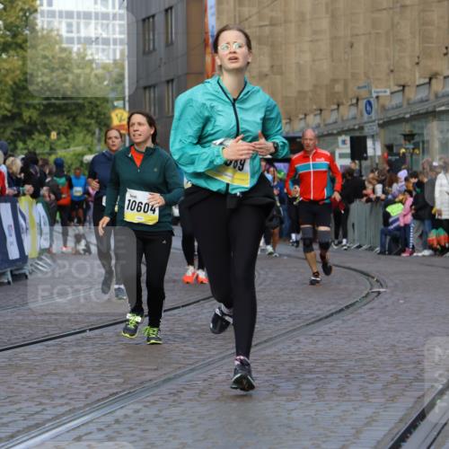 05.10.2025 - 20. swb-Marathon Bremen Strokosch-Dieckow http://msf.ph/oto/9257281 05.10.2025 11:03:42 Ziel 9315, 10238, 10297, 10478, 10603, 10604, 10711, 10713, 11306, 11589 meine-sportfotos.de