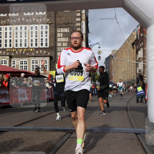 05.10.2025 - 20. swb-Marathon Bremen Yannick Fuchs http://msf.ph/oto/9257294 05.10.2025 10:55:48 Ziel 7165, 9195, 9197, 9492, 9720, 10088, 10107, 10195, 10323, 10475, 10755, 10757, 10909, 11081, 11586, 11588 meine-sportfotos.de