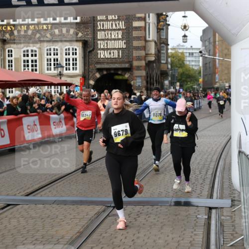 05.10.2025 - 20. swb-Marathon Bremen Yannick Fuchs http://msf.ph/oto/9257307 05.10.2025 11:16:20 Ziel 7109, 9640, 9679, 10220, 10339, 10340, 10564, 10635, 11247, 11331, 11378 meine-sportfotos.de