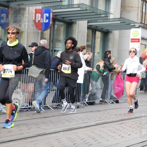 05.10.2025 - 20. swb-Marathon Bremen Strokosch-Dieckow http://msf.ph/oto/9257323 05.10.2025 10:58:19 Ziel 7163, 8585, 9346, 9359, 9370, 9430, 9433, 9472, 9529, 9540, 9622, 9714, 9766, 9820, 9913, 10049, 10055, 10261, 10263, 10285, 10408, 10513, 10527, 10561, 10591, 10679, 10871, 10936, 10988, 11078, 11290, 11291, 11591, 11651, 11700, 7163, 8585, 9346, 9359, 9370, 9430, 9433, 9472, 9529, 9540, 9622, 9714, 9766, 9820, 9913, 10049, 10055, 10261, 10263, 10285, 10408, 10513, 10527, 10561, 10591, 10679, 11290, 11651 meine-sportfotos.de