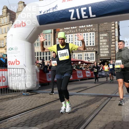 05.10.2025 - 20. swb-Marathon Bremen Yannick Fuchs http://msf.ph/oto/9257359 05.10.2025 10:55:50 Ziel 7165, 9195, 9197, 9621, 9720, 9882, 10088, 10107, 10195, 10287, 10323, 10475, 10755, 10800, 10909, 11081, 11586, 11588, 11624 meine-sportfotos.de