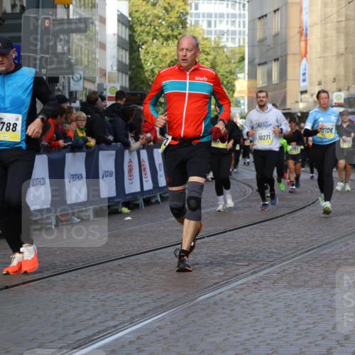 05.10.2025 - 20. swb-Marathon Bremen Strokosch-Dieckow http://msf.ph/oto/9257362 05.10.2025 11:03:50 Ziel 7788, 9241, 9379, 9571, 10106, 10238, 10265, 10271, 11039, 11272, 11306 meine-sportfotos.de