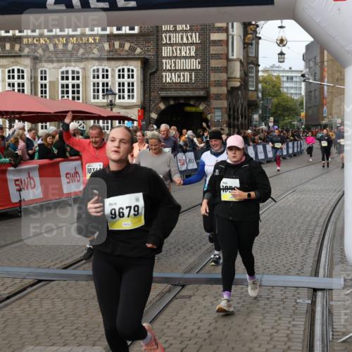 05.10.2025 - 20. swb-Marathon Bremen Yannick Fuchs http://msf.ph/oto/9257373 05.10.2025 11:16:20 Ziel 7109, 9640, 9679, 10220, 10339, 10340, 10564, 10635, 11247, 11331, 11378 meine-sportfotos.de