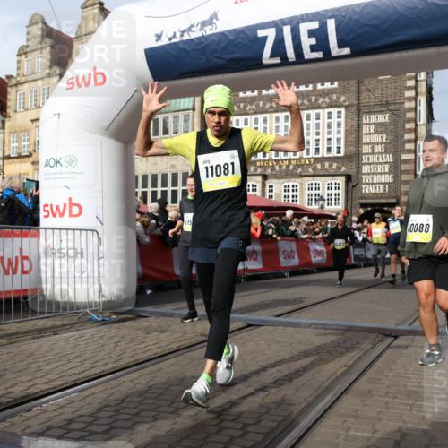 05.10.2025 - 20. swb-Marathon Bremen Yannick Fuchs http://msf.ph/oto/9257379 05.10.2025 10:55:50 Ziel 7165, 9195, 9197, 9621, 9720, 9882, 10088, 10107, 10195, 10287, 10323, 10475, 10755, 10800, 10909, 11081, 11586, 11588, 11624 meine-sportfotos.de