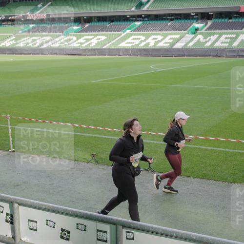 05.10.2025 - 20. swb-Marathon Bremen Michael Burmester http://msf.ph/oto/9257389 05.10.2025 10:45:03 Laufen im Stadion 7007, 7109, 7110, 8476, 9012, 9242, 9264, 9303, 9342, 9441, 9479, 9567, 9572, 9631, 9667, 9756, 9767, 9768, 9899, 9948, 9970, 10000, 10114, 10115, 10190, 10273, 10282, 10292, 10339, 10340, 10379, 10622, 10647, 10665, 10671, 10752, 10808, 10842, 10846, 10957, 10984, 11060, 11072, 11085, 11117, 11118, 11139, 11264, 11293, 11367, 11375, 11378, 11385, 11407, 11448, 11541, 11544, 11557, 11568, 11635, 8844, 9453, 10355, 10364, 11252, 11318, 11560 meine-sportfotos.de