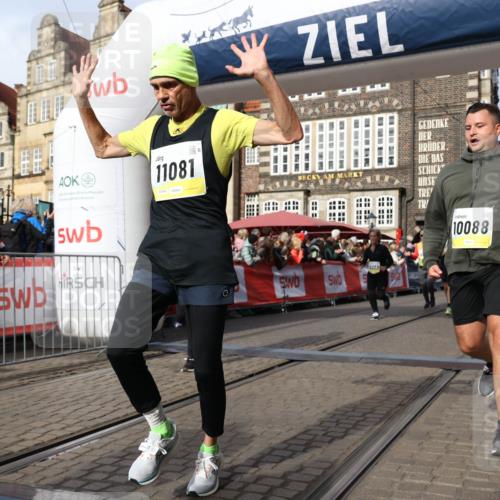 05.10.2025 - 20. swb-Marathon Bremen Yannick Fuchs http://msf.ph/oto/9257394 05.10.2025 10:55:50 Ziel 7165, 9195, 9197, 9621, 9720, 9882, 10088, 10107, 10195, 10287, 10323, 10475, 10755, 10800, 10909, 11081, 11586, 11588, 11624 meine-sportfotos.de