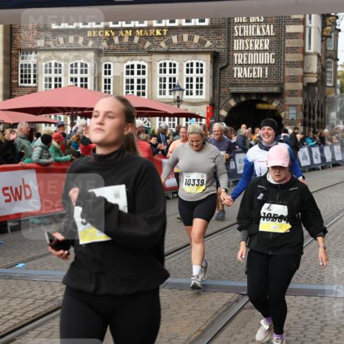 05.10.2025 - 20. swb-Marathon Bremen Yannick Fuchs http://msf.ph/oto/9257402 05.10.2025 11:16:21 Ziel 7109, 7110, 9640, 9679, 10220, 10339, 10340, 10564, 10635, 11247, 11331, 11378 meine-sportfotos.de