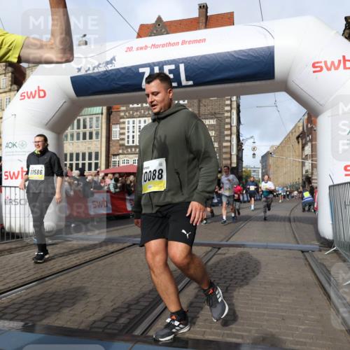 05.10.2025 - 20. swb-Marathon Bremen Yannick Fuchs http://msf.ph/oto/9257421 05.10.2025 10:55:51 Ziel 7165, 9195, 9197, 9621, 9882, 10088, 10287, 10323, 10475, 10653, 10755, 10800, 10909, 11081, 11249, 11586, 11588, 11624 meine-sportfotos.de