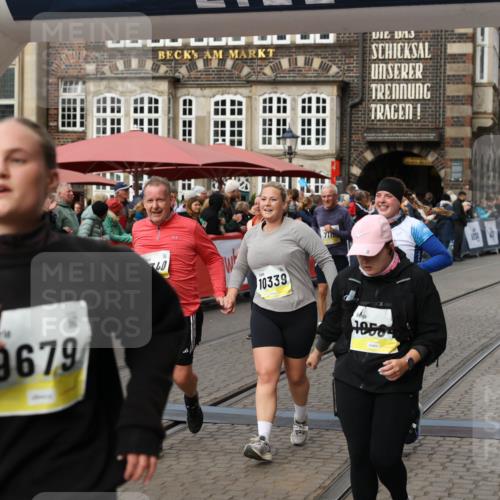 05.10.2025 - 20. swb-Marathon Bremen Yannick Fuchs http://msf.ph/oto/9257422 05.10.2025 11:16:21 Ziel 7109, 7110, 9640, 9679, 10220, 10339, 10340, 10564, 10635, 11247, 11331, 11378 meine-sportfotos.de