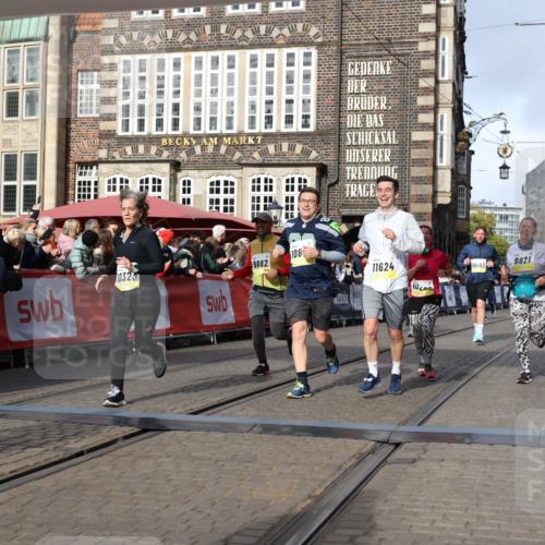 05.10.2025 - 20. swb-Marathon Bremen Yannick Fuchs http://msf.ph/oto/9257435 05.10.2025 10:55:51 Ziel 7165, 9195, 9197, 9621, 9882, 10088, 10287, 10323, 10475, 10653, 10755, 10800, 10909, 11081, 11249, 11586, 11588, 11624 meine-sportfotos.de