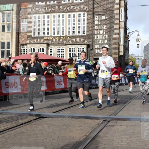 05.10.2025 - 20. swb-Marathon Bremen Yannick Fuchs http://msf.ph/oto/9257441 05.10.2025 10:55:51 Ziel 7165, 9195, 9197, 9621, 9882, 10088, 10287, 10323, 10475, 10653, 10755, 10800, 10909, 11081, 11249, 11586, 11588, 11624 meine-sportfotos.de