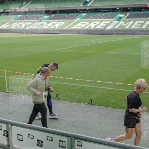 05.10.2025 - 20. swb-Marathon Bremen Michael Burmester http://msf.ph/oto/9257459 05.10.2025 10:45:08 Laufen im Stadion 7007, 7109, 7110, 8476, 9012, 9242, 9264, 9303, 9342, 9441, 9567, 9631, 9756, 9767, 9768, 9899, 9948, 9970, 10000, 10114, 10115, 10190, 10273, 10282, 10292, 10339, 10340, 10379, 10622, 10647, 10671, 10752, 10808, 10842, 10846, 10957, 11060, 11085, 11117, 11118, 11139, 11264, 11293, 11367, 11375, 11378, 11385, 11407, 11448, 11541, 11544, 11557, 8844, 9453, 9479, 9572, 9667, 10355, 10364, 10665, 10984, 11072, 11252, 11318, 11560 meine-sportfotos.de