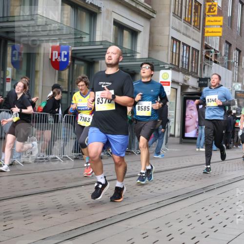 05.10.2025 - 20. swb-Marathon Bremen Strokosch-Dieckow http://msf.ph/oto/9257466 05.10.2025 10:58:24 Ziel 7163, 8585, 9346, 9349, 9359, 9370, 9430, 9472, 9518, 9529, 9540, 9542, 9622, 9714, 9766, 9913, 10049, 10080, 10261, 10263, 10285, 10408, 10513, 10527, 10560, 10561, 10591, 10679, 10871, 10936, 10988, 11078, 11290, 11483, 11612, 11651, 7163, 8585, 9346, 9349, 9359, 9370, 9430, 9472, 9518, 9529, 9540, 9542, 9622, 9714, 9766, 9913, 10049, 10080, 10261, 10263, 10285, 10408, 10513, 10527, 10560, 10561, 10591, 10679, 11290, 11483, 11612, 11651 meine-sportfotos.de
