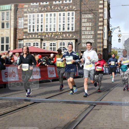 05.10.2025 - 20. swb-Marathon Bremen Yannick Fuchs http://msf.ph/oto/9257468 05.10.2025 10:55:52 Ziel 7165, 9195, 9197, 9621, 9882, 10088, 10253, 10287, 10323, 10385, 10475, 10653, 10755, 10800, 10909, 11081, 11249, 11586, 11588, 11624 meine-sportfotos.de