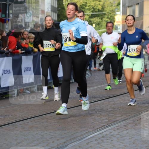 05.10.2025 - 20. swb-Marathon Bremen Strokosch-Dieckow http://msf.ph/oto/9257475 05.10.2025 11:03:53 Ziel 7788, 9241, 9379, 9571, 10106, 10265, 10271, 11039, 11183, 11272, 11609 meine-sportfotos.de