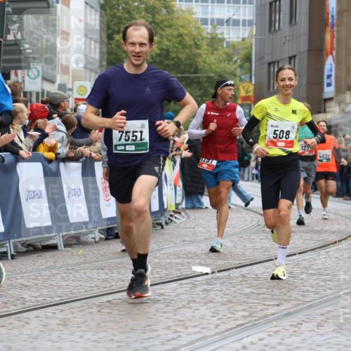 05.10.2025 - 20. swb-Marathon Bremen Strokosch-Dieckow http://msf.ph/oto/9257477 05.10.2025 12:54:58 Ziel 298, 508, 2151, 4030, 4807, 7551, 8849 meine-sportfotos.de