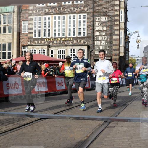05.10.2025 - 20. swb-Marathon Bremen Yannick Fuchs http://msf.ph/oto/9257478 05.10.2025 10:55:52 Ziel 7165, 9195, 9197, 9621, 9882, 10088, 10253, 10287, 10323, 10385, 10475, 10653, 10755, 10800, 10909, 11081, 11249, 11586, 11588, 11624 meine-sportfotos.de