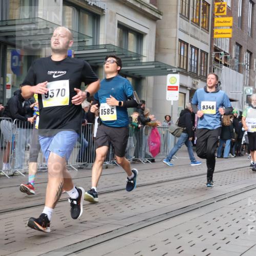 05.10.2025 - 20. swb-Marathon Bremen Strokosch-Dieckow http://msf.ph/oto/9257479 05.10.2025 10:58:24 Ziel 7163, 8585, 9346, 9349, 9359, 9370, 9430, 9472, 9518, 9529, 9540, 9542, 9622, 9714, 9766, 9913, 10049, 10080, 10261, 10263, 10285, 10408, 10513, 10527, 10560, 10561, 10591, 10679, 10871, 10936, 10988, 11078, 11290, 11483, 11612, 11651, 7163, 8585, 9346, 9349, 9359, 9370, 9430, 9472, 9518, 9529, 9540, 9542, 9622, 9714, 9766, 9913, 10049, 10080, 10261, 10263, 10285, 10408, 10513, 10527, 10560, 10561, 10591, 10679, 11290, 11483, 11612, 11651 meine-sportfotos.de
