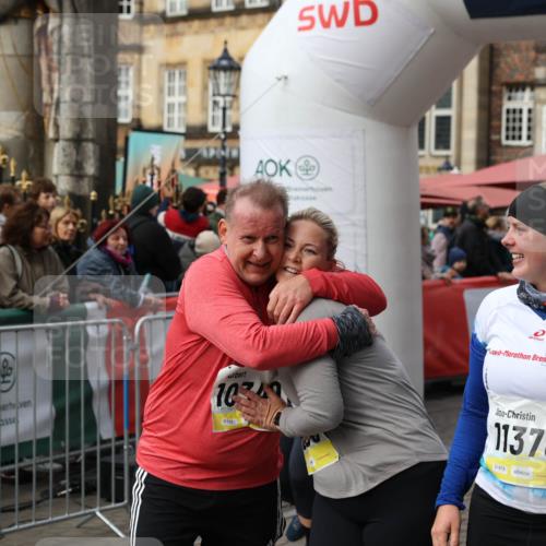 05.10.2025 - 20. swb-Marathon Bremen Yannick Fuchs http://msf.ph/oto/9257485 05.10.2025 11:16:25 Ziel 7110, 9679, 10339, 10340, 10564, 11247, 11378 meine-sportfotos.de