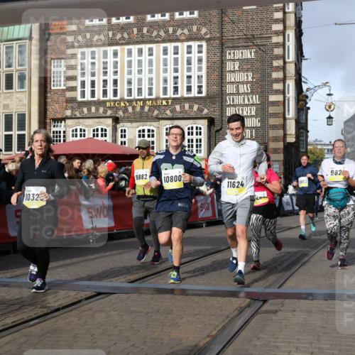05.10.2025 - 20. swb-Marathon Bremen Yannick Fuchs http://msf.ph/oto/9257487 05.10.2025 10:55:52 Ziel 7165, 9195, 9197, 9621, 9882, 10088, 10253, 10287, 10323, 10385, 10475, 10653, 10755, 10800, 10909, 11081, 11249, 11586, 11588, 11624 meine-sportfotos.de