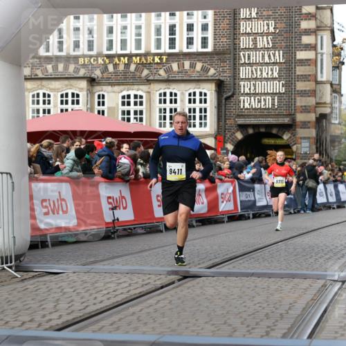 05.10.2025 - 20. swb-Marathon Bremen Yannick Fuchs http://msf.ph/oto/9257500 05.10.2025 10:47:20 Ziel 9411, 9546, 9711 meine-sportfotos.de