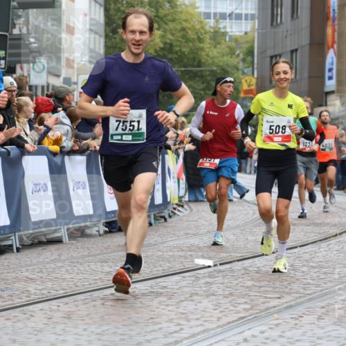 05.10.2025 - 20. swb-Marathon Bremen Strokosch-Dieckow http://msf.ph/oto/9257502 05.10.2025 12:54:58 Ziel 298, 508, 2151, 4030, 4807, 7551, 8849 meine-sportfotos.de