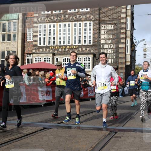 05.10.2025 - 20. swb-Marathon Bremen Yannick Fuchs http://msf.ph/oto/9257515 05.10.2025 10:55:52 Ziel 7165, 9195, 9197, 9621, 9882, 10088, 10253, 10287, 10323, 10385, 10475, 10653, 10755, 10800, 10909, 11081, 11249, 11586, 11588, 11624 meine-sportfotos.de