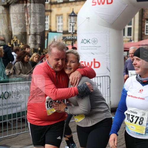 05.10.2025 - 20. swb-Marathon Bremen Yannick Fuchs http://msf.ph/oto/9257522 05.10.2025 11:16:25 Ziel 7110, 9679, 10339, 10340, 10564, 11247, 11378 meine-sportfotos.de