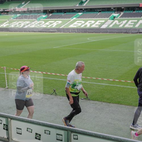 05.10.2025 - 20. swb-Marathon Bremen Michael Burmester http://msf.ph/oto/9257527 05.10.2025 10:45:11 Laufen im Stadion 7109, 7110, 8476, 9012, 9242, 9264, 9342, 9441, 9567, 9631, 9756, 9767, 9768, 9899, 9948, 9970, 10000, 10114, 10115, 10190, 10273, 10282, 10292, 10339, 10340, 10379, 10622, 10647, 10671, 10728, 10752, 10808, 10842, 10846, 10957, 11060, 11085, 11117, 11118, 11139, 11264, 11293, 11367, 11375, 11378, 11407, 11541, 11544, 11557, 7007, 8844, 9303, 9479, 9572, 9667, 10273, 10355, 10364, 10665, 10984, 11072, 11252, 11318, 11385, 11448, 11560 meine-sportfotos.de