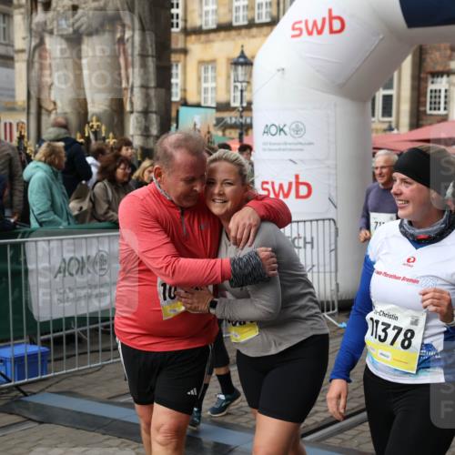 05.10.2025 - 20. swb-Marathon Bremen Yannick Fuchs http://msf.ph/oto/9257539 05.10.2025 11:16:25 Ziel 7110, 9679, 10339, 10340, 10564, 11247, 11378 meine-sportfotos.de